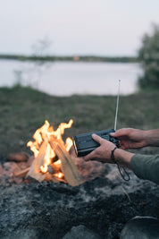 Vevradio 4500 mAh, AAA batterier, vevladdning, solceller & powerbank