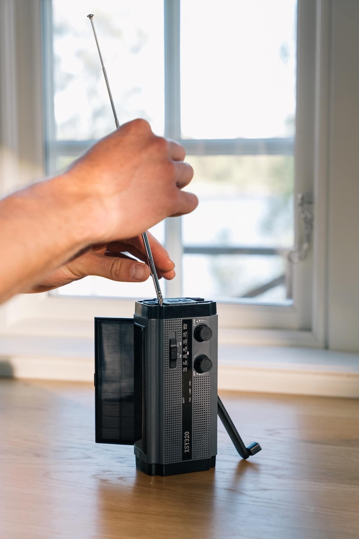 Vevradio 4500 mAh, AAA batterier, vevladdning, solceller & powerbank