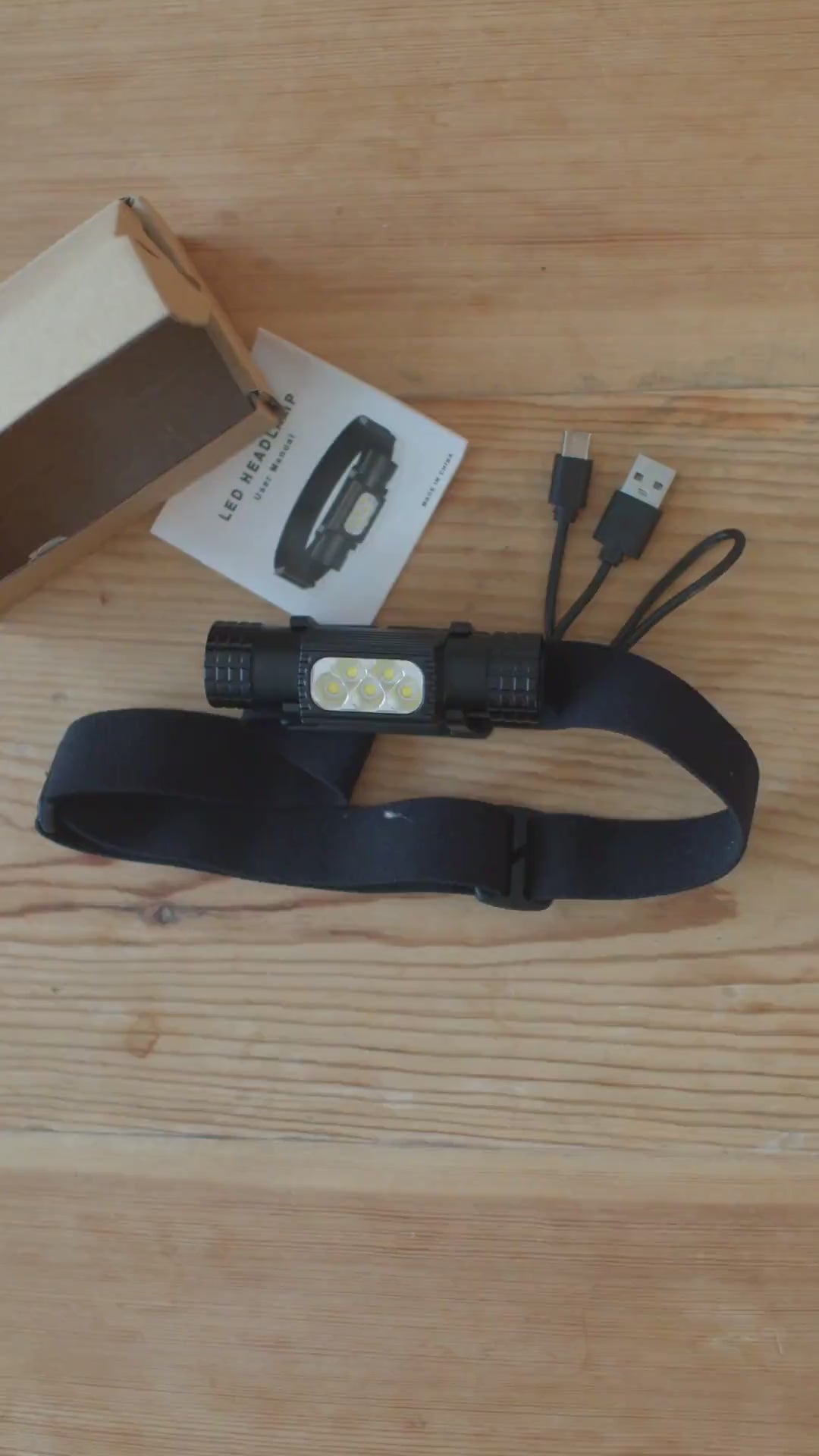 LED pannlampa med uppladdningsbart 2000 mAH batteri