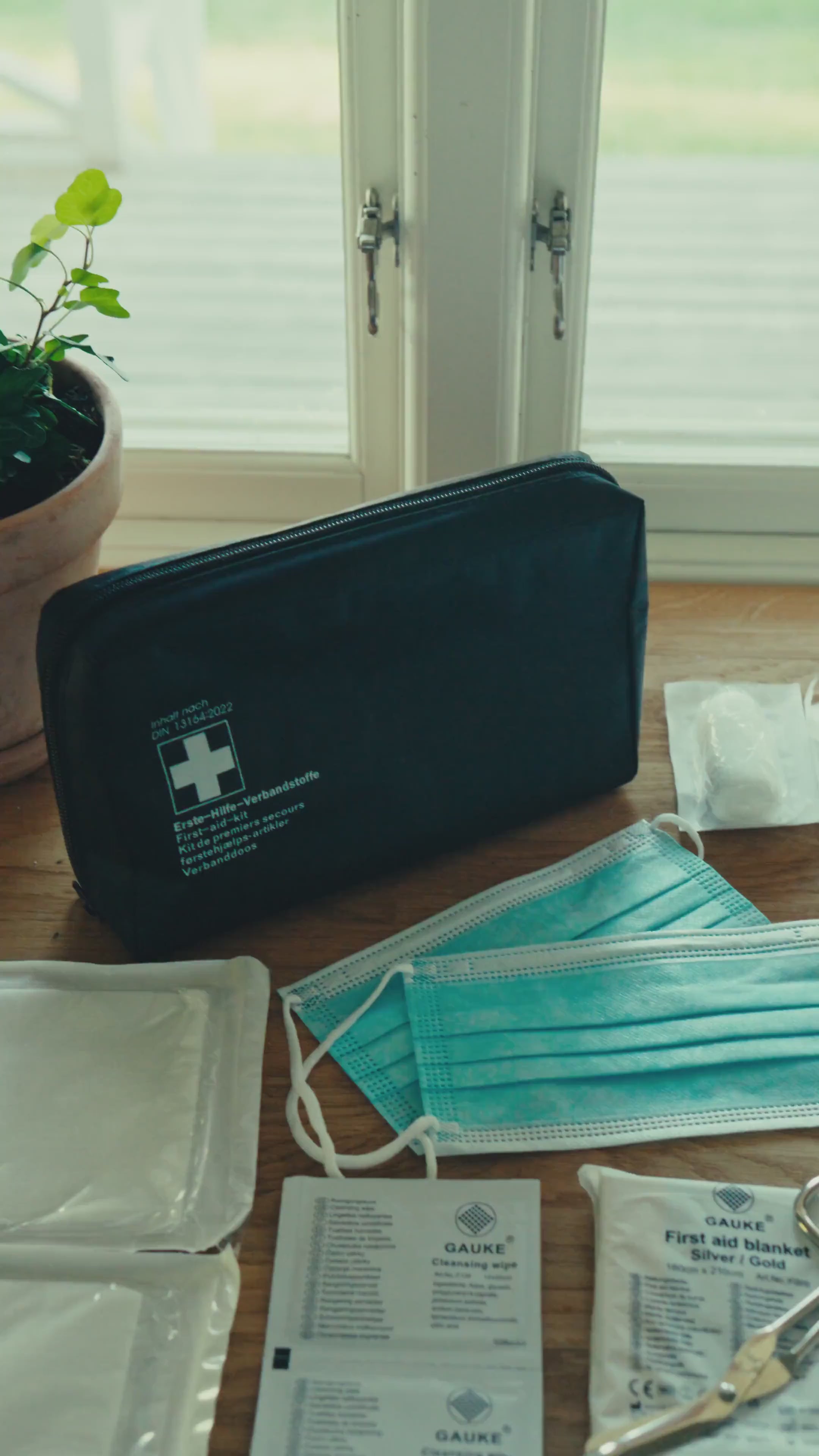 Premium första hjälpen-kit med nödfiltar